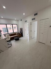 2436 SW 7th St in Miami, FL - Foto de edificio - Building Photo