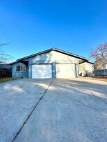 1328-1330 SW 17th St in Redmond, OR - Building Photo