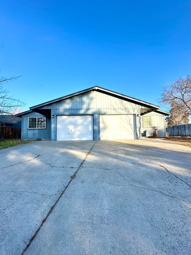 property at 1328-1330 SW 17th St