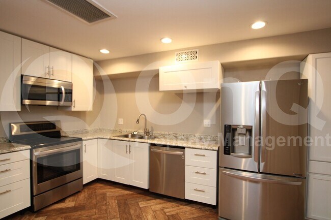 4601 E Southgate Ave in Phoenix, AZ - Building Photo - Building Photo