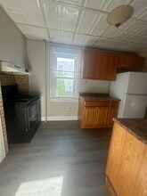 227 E Walnut St, Unit Unit A lower Floor back in Hanover, PA - Building Photo - Building Photo