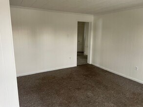 413 E Garfield Ave in New Castle, PA - Building Photo - Building Photo
