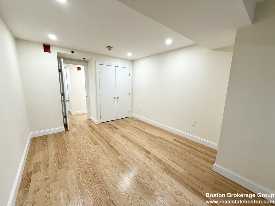 161 Tremont St, Unit 4 in Boston, MA - Building Photo