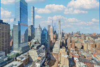 200 E 61st St in New York, NY - Building Photo - Building Photo