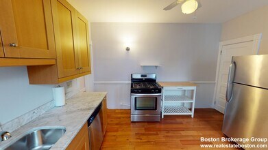 26 Taft St, Unit 1 in Boston, MA - Foto de edificio - Building Photo