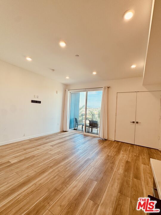 252 N Hoover St in Los Angeles, CA - Building Photo - Building Photo