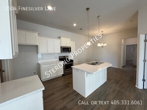 2504 Finesilver Ln in Oklahoma City, OK - Building Photo - Building Photo