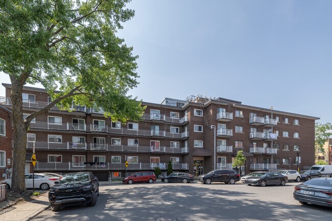 8660 Stuart Av in Montréal, QC - Building Photo - Building Photo