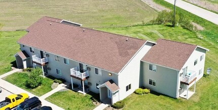 The Meadows Apartments in Oelwein, IA - Foto de edificio - Building Photo