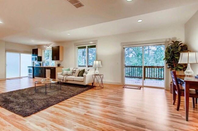 4742 281st Ave NE, Unit 1 in Redmond, WA - Foto de edificio - Building Photo