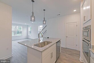 14320 Yesler Ave in Chantilly, VA - Building Photo - Building Photo