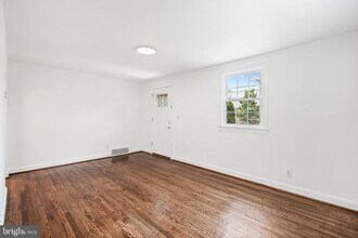 1604 Peach St in Alexandria, VA - Building Photo - Building Photo