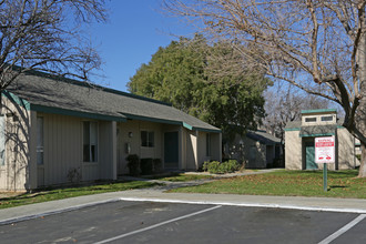 Coalinga Crossing Apartments in Coalinga, CA - Building Photo - Building Photo