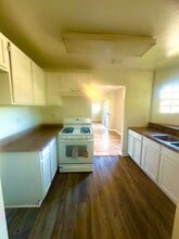 525 S Main St, Unit 2 in Burbank, CA - Building Photo - Building Photo