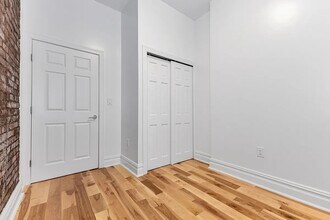331 W 16th St in New York, NY - Building Photo - Building Photo