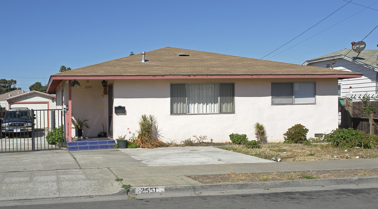 2551 22nd St in San Pablo, CA - Building Photo