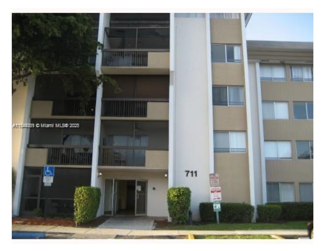 711 N Pine Island Rd, Unit 410