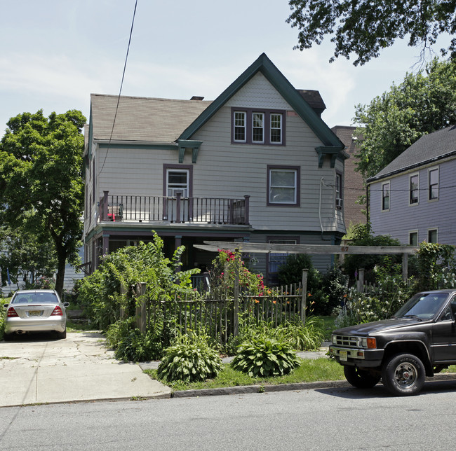 71 Clinton Ave in Staten Island, NY - Building Photo - Building Photo