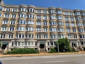 10 Kingshighway Blvd, Unit 3cs in St. Louis, MO - Building Photo