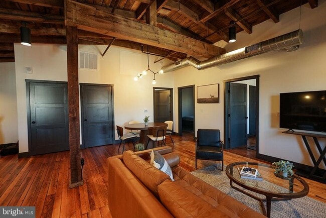 property at 437 W Grant St