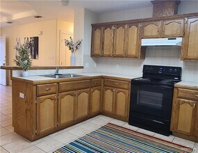 10 Bahamas Dr in Edinburg, TX - Building Photo - Building Photo