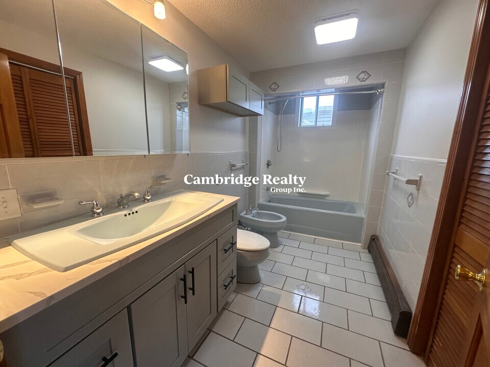 253 Elm St, Unit 3 in Cambridge, MA - Building Photo