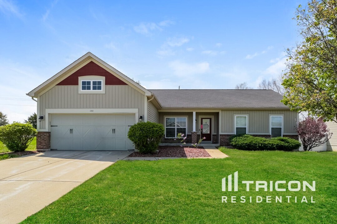 120 Intrepid Ave in Wentzville, MO - Building Photo
