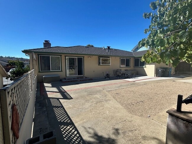 860 W Hillsdale Blvd in San Mateo, CA - Building Photo - Building Photo