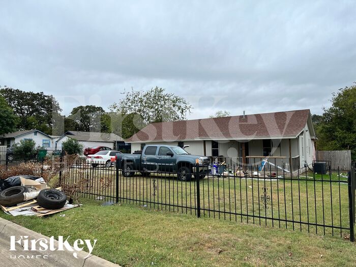 6244 Hartman Rd in Forest Hill, TX - Building Photo