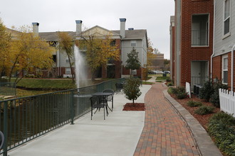 Chardonnay Apartments in Springfield, MO - Foto de edificio - Building Photo