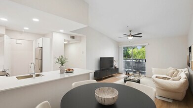 Mill Creek in Milpitas, CA - Foto de edificio - Building Photo