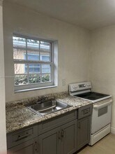3280 NW 51st St in Miami, FL - Building Photo - Building Photo