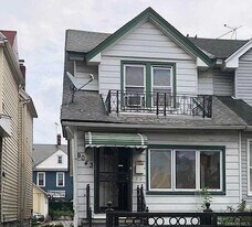 90-43 170th St in Queens, NY - Building Photo