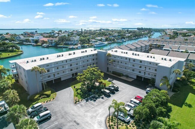 719 Pinellas Bayway S in Tierra Verde, FL - Building Photo - Building Photo