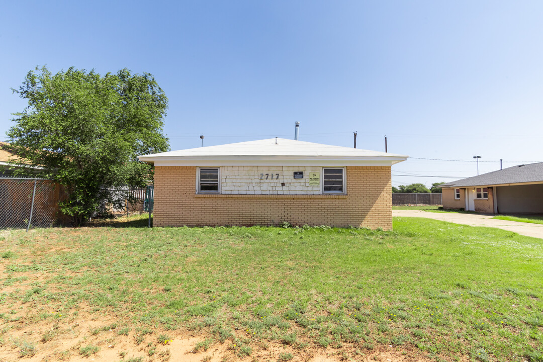 2717 E 2nd St in Lubbock, TX - Building Photo