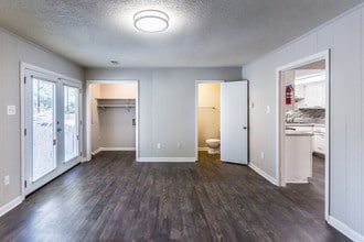 Emerald Pointe in Memphis, TN - Building Photo - Interior Photo