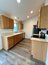 3332 SW Metolius Meadow Ct in Redmond, OR - Building Photo - Building Photo