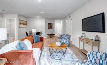 5986 Patterson Ave in Jacksonville, FL - Foto de edificio - Building Photo