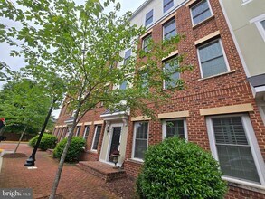 487 Kornblau Terrace SE in Leesburg, VA - Building Photo - Building Photo