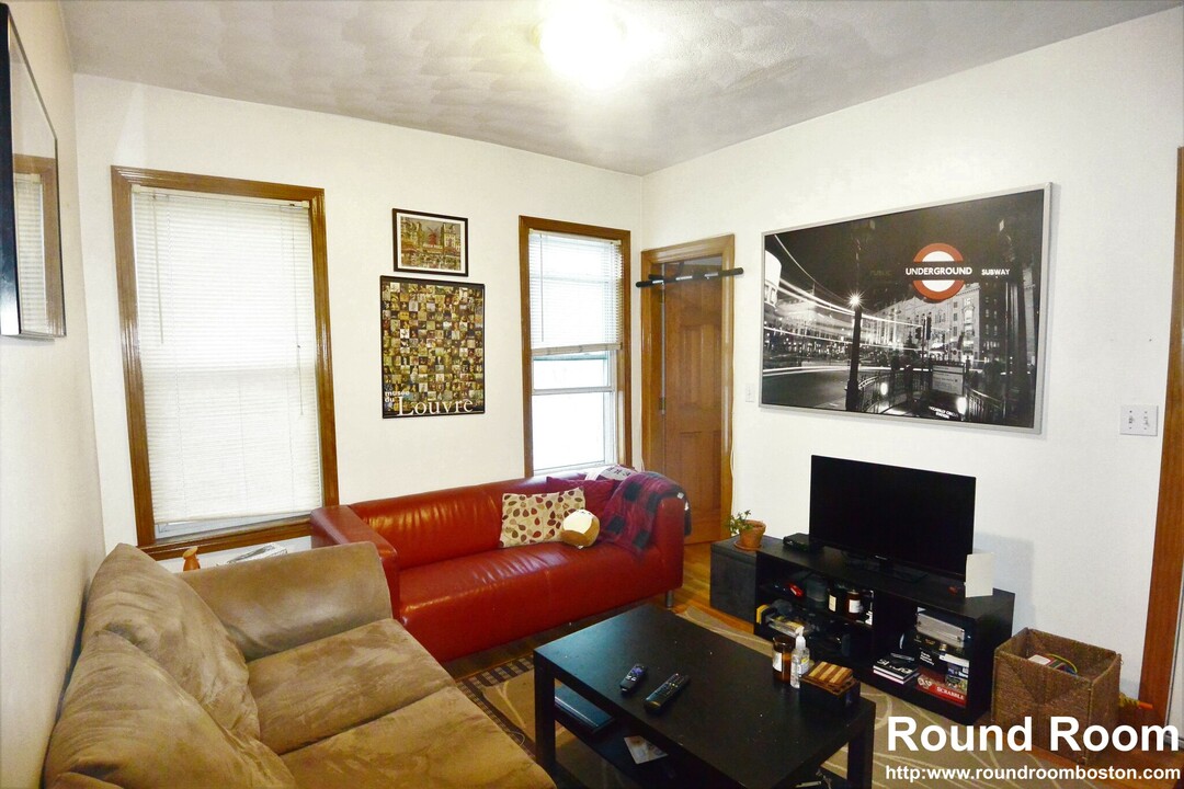 164 Kelton St in Boston, MA - Building Photo