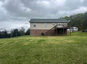 120 Meadowlark in Piney Flats, TN - Building Photo - Building Photo