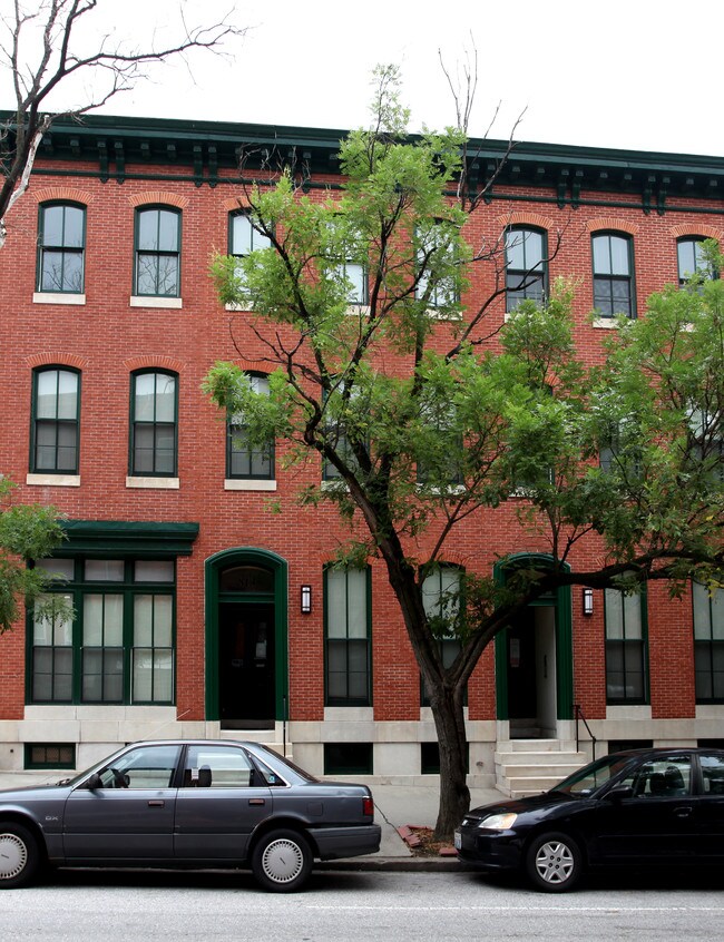 813 N Calvert St in Baltimore, MD - Building Photo - Building Photo
