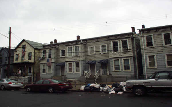 440-442 1st Ave in Elizabeth, NJ - Building Photo