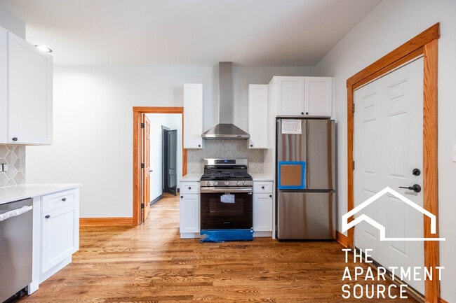 2842 W Augusta Blvd in Chicago, IL - Foto de edificio - Building Photo