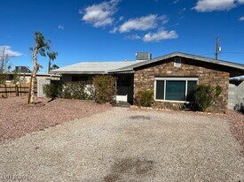 11 California Way in Henderson, NV - Building Photo