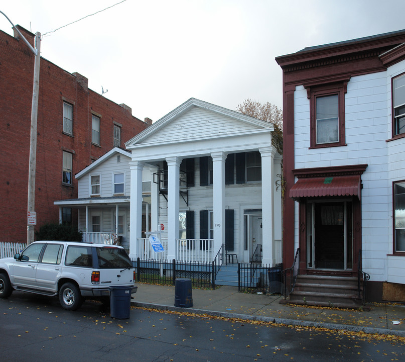 2516 5th Ave in Troy, NY - Building Photo