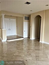 17989 SW 54th St in Miramar, FL - Foto de edificio - Building Photo