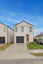 738 N 5th St in Rogers, AR - Building Photo - Building Photo