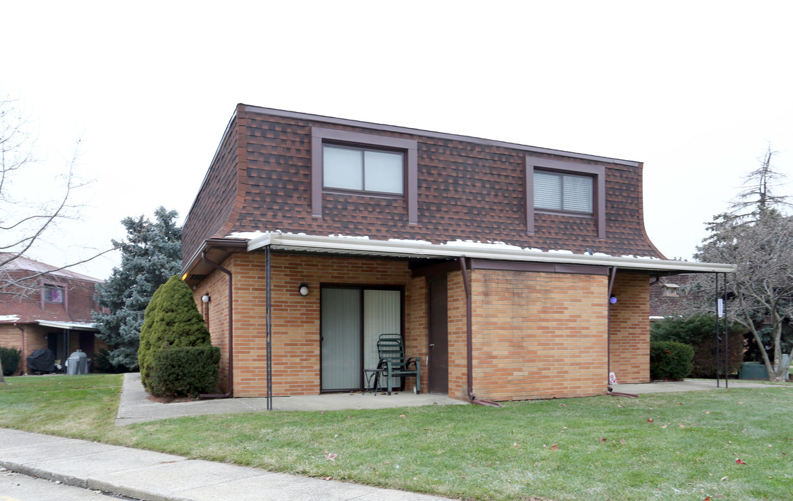 Heatherwood Lake in Brunswick, OH - Foto de edificio