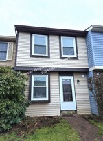 7809 Lafayette Square in Aliquippa, PA - Building Photo